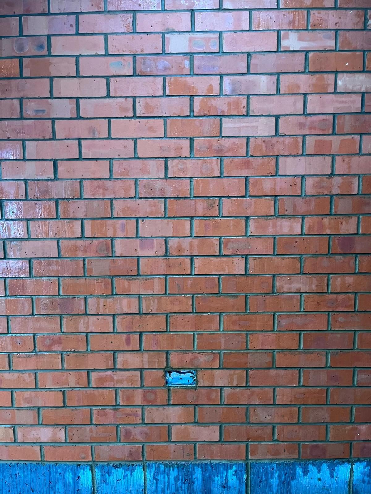 Clean coursing on a boundary wall